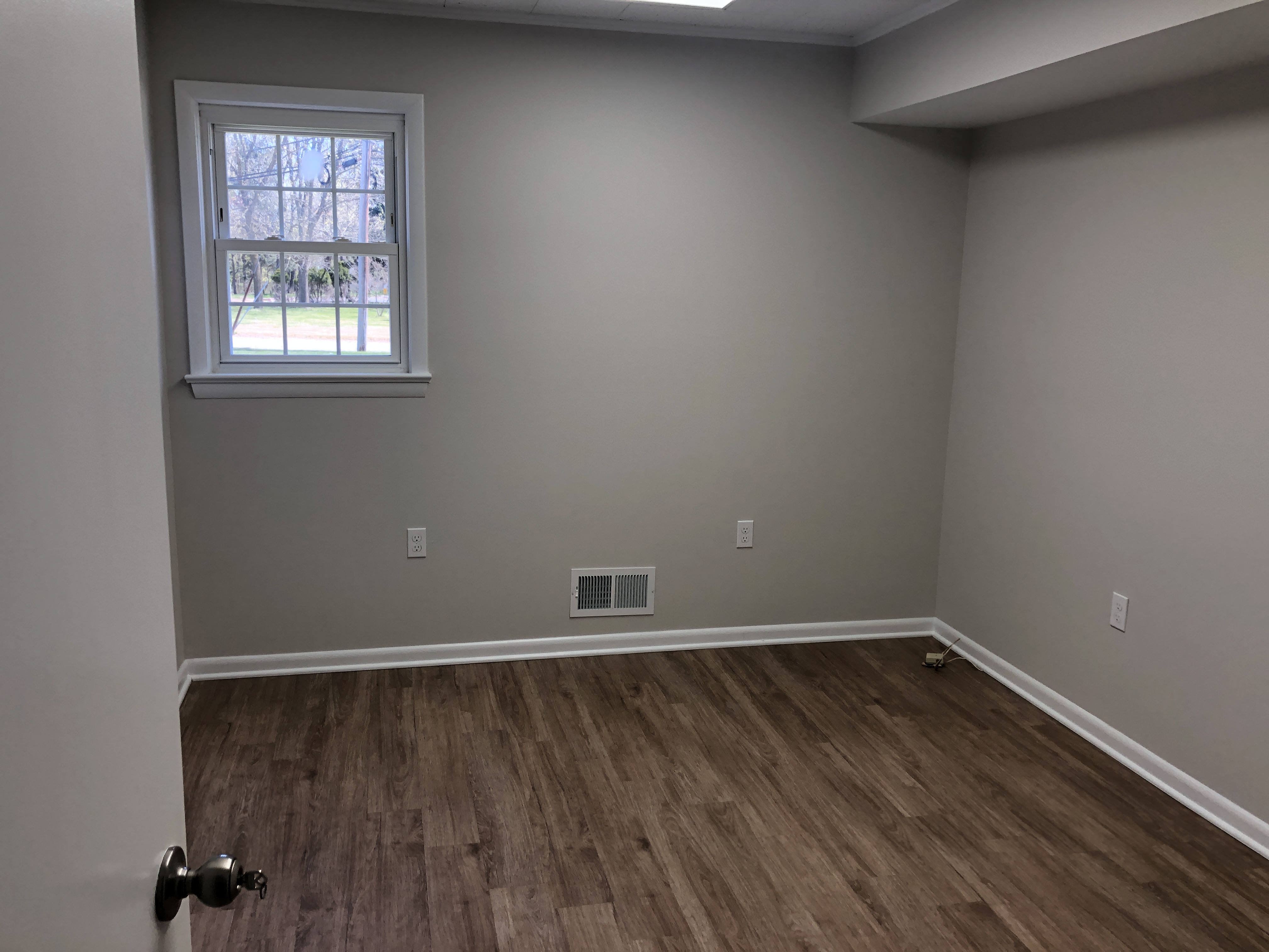 office1.JPG